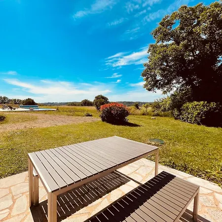 Semesterbostad Le Logis De Saint-Chamassy