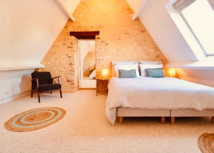 Le Logis De Holiday home Saint-Chamassy